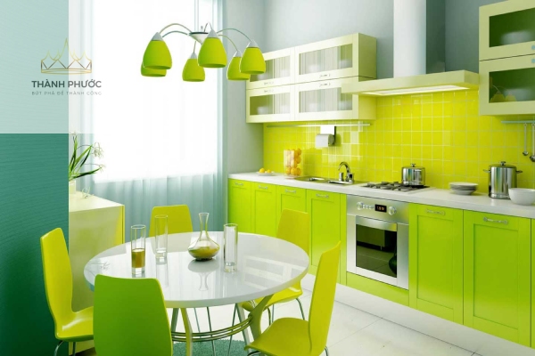 Nhà bếp cũng có màu sắc tương tự như phòng ngủ là màu xanh lá
