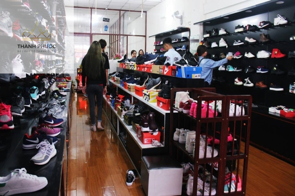 Mở cửa hàng quần áo, giày dép phổ biến