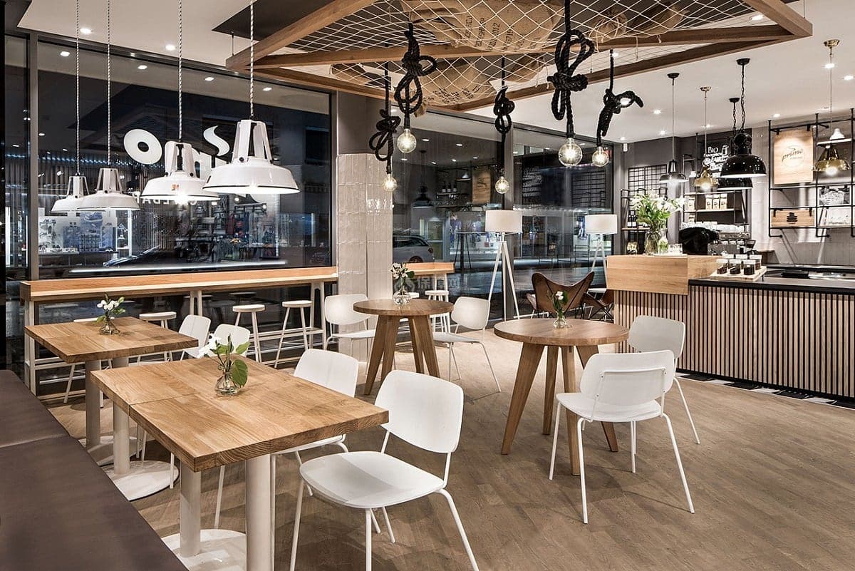 Khi thiết kế nội thất quán cafe nên ưu tiên những thiết kế đơn giản